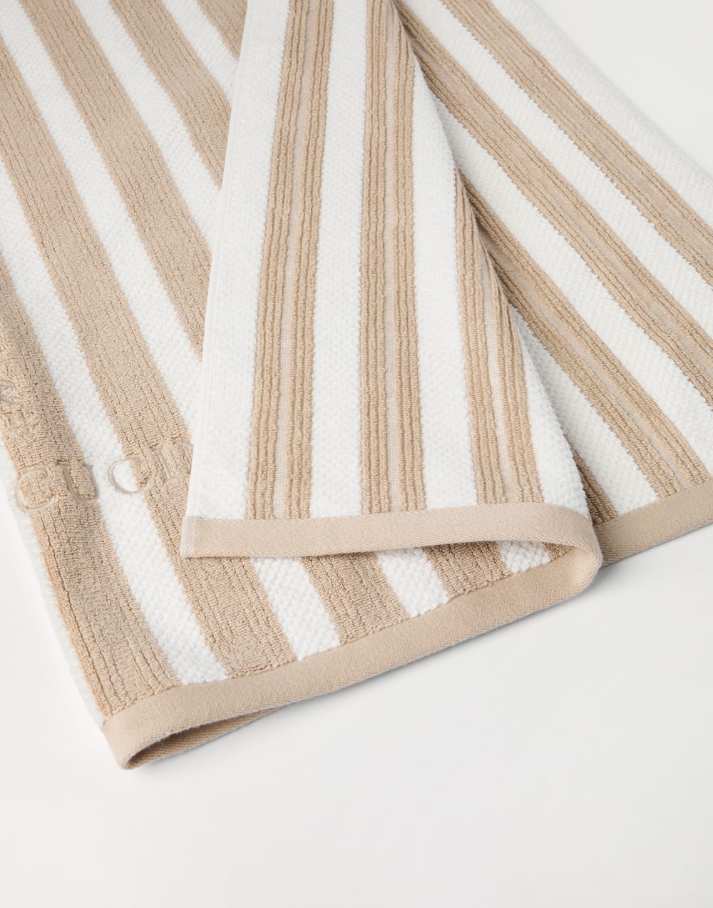 Striped terrycloth beach towel Beige Lifestyle - Brunello Cucinelli
