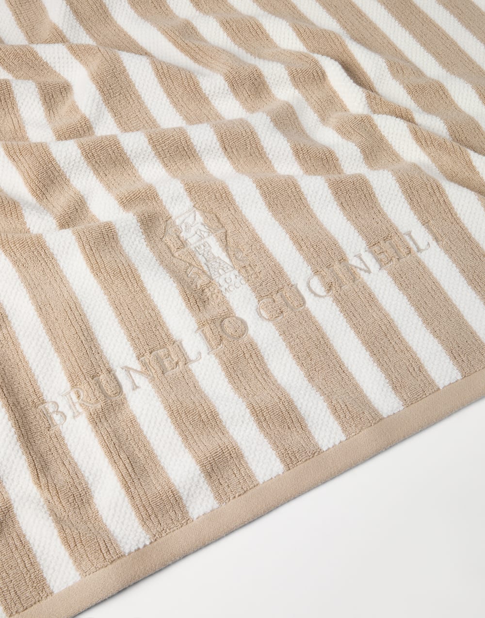 Striped terrycloth beach towel Beige Lifestyle - Brunello Cucinelli