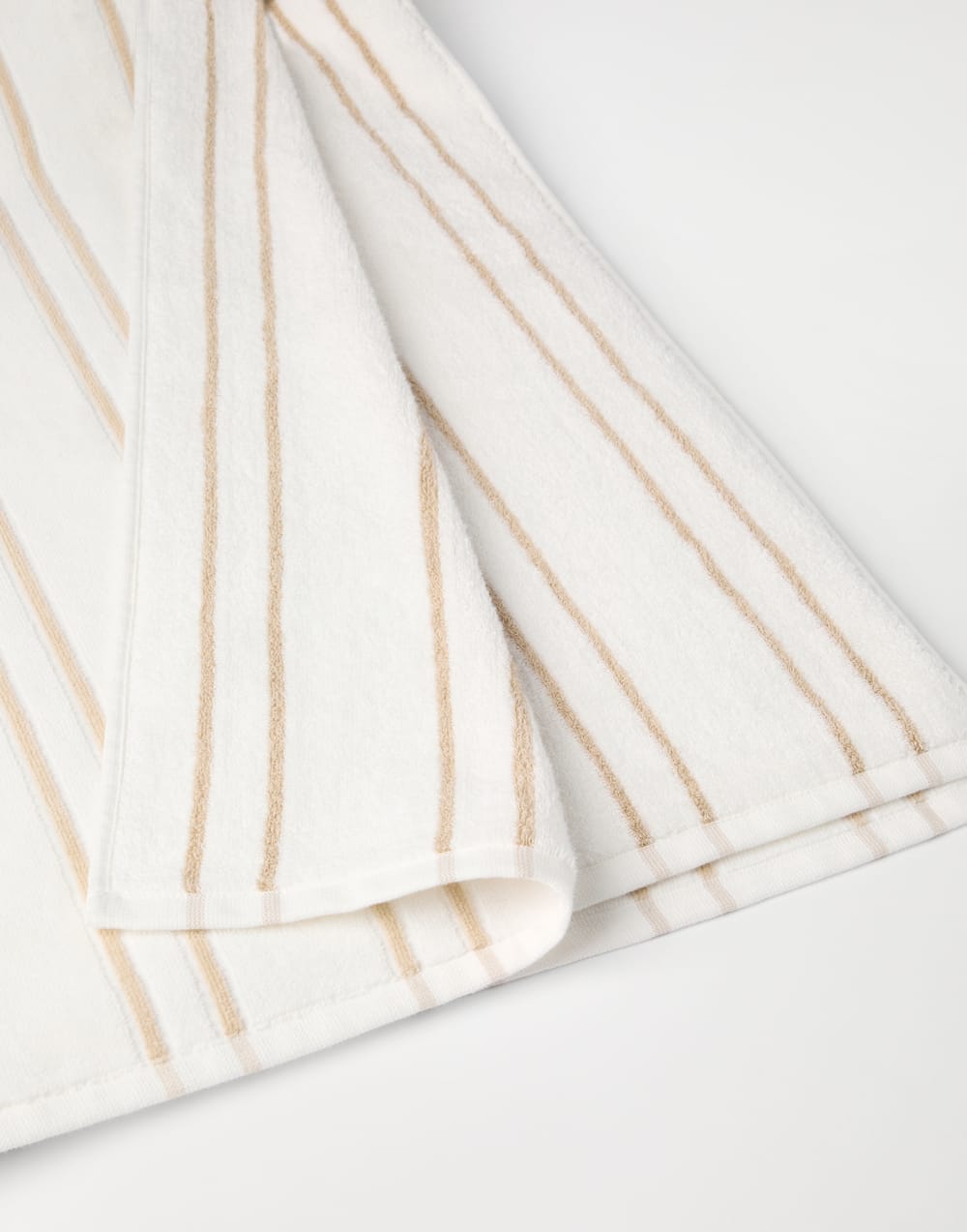Striped terrycloth towel Beige Lifestyle - Brunello Cucinelli