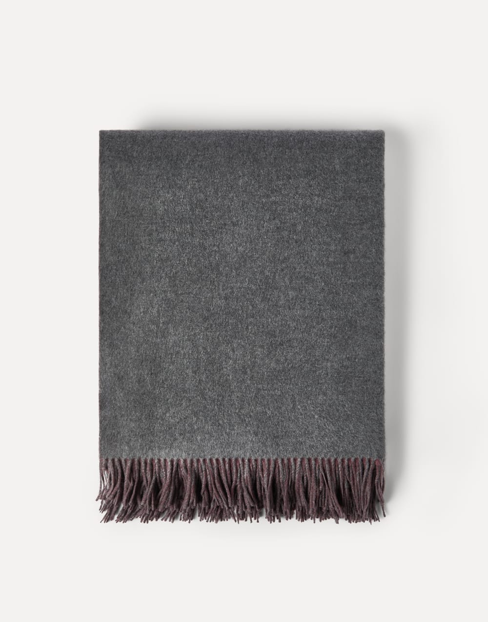 Cashmere double cloth lightweight throw Medium Grey Lifestyle - Brunello Cucinelli