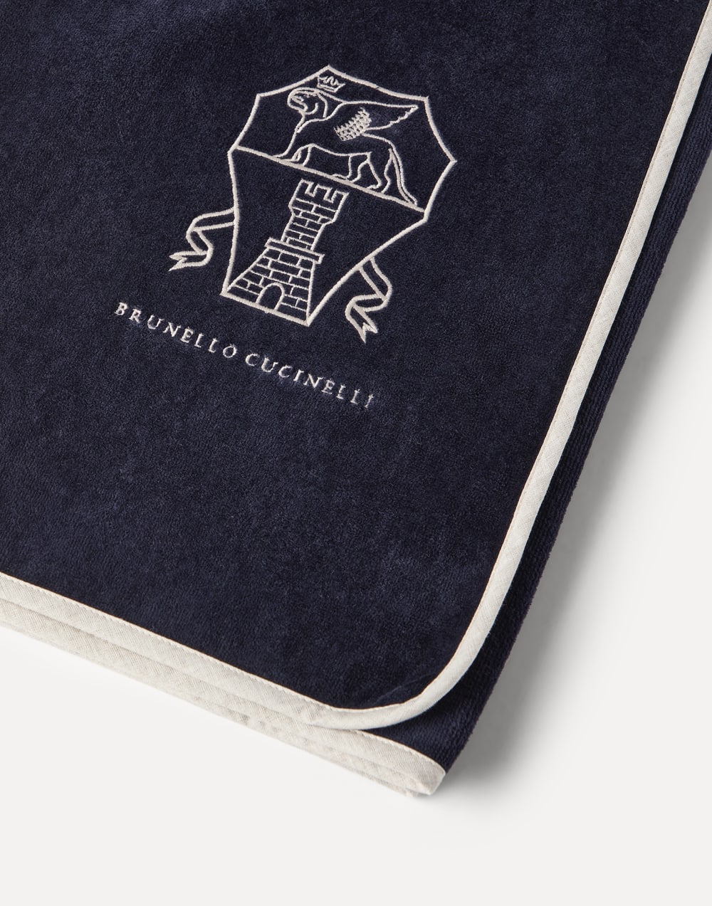 Terrycloth towel Navy Blue Lifestyle - Brunello Cucinelli