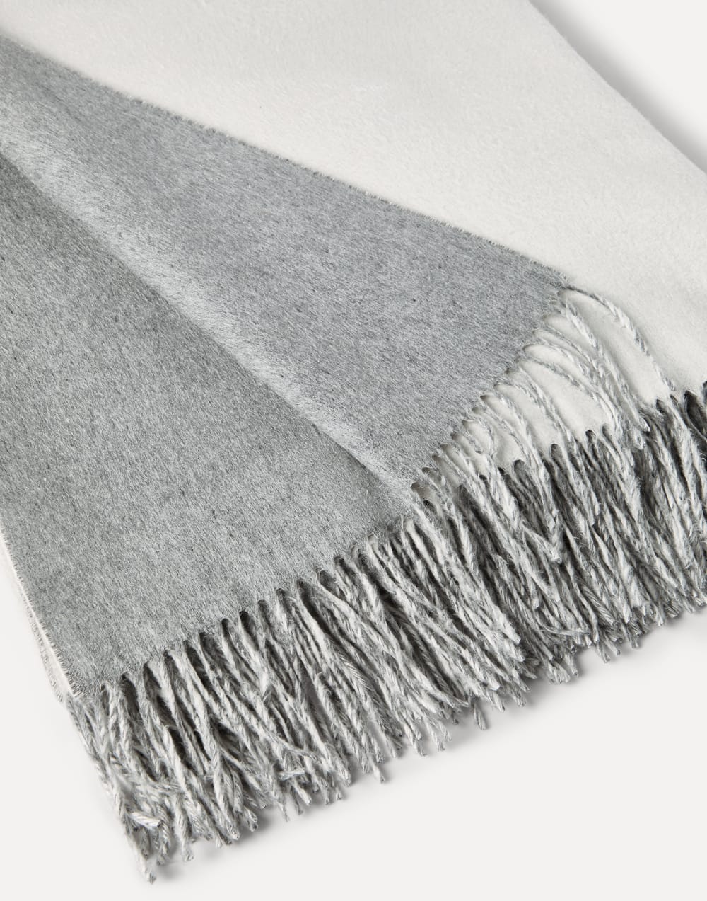 Silk double cloth throw Light Grey Lifestyle - Brunello Cucinelli