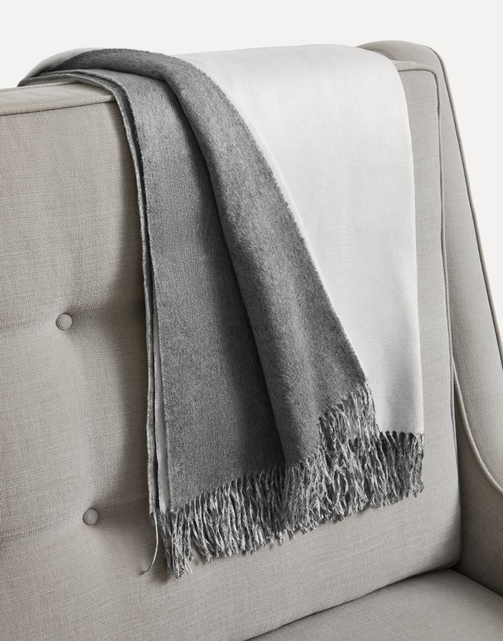 Silk double cloth throw Light Grey Lifestyle - Brunello Cucinelli