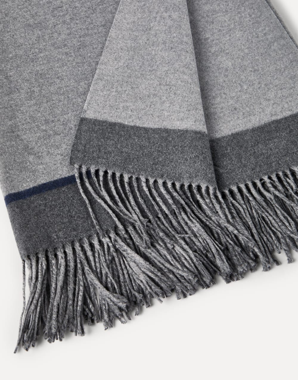 Silk throw with fringe Medium Grey Lifestyle - Brunello Cucinelli