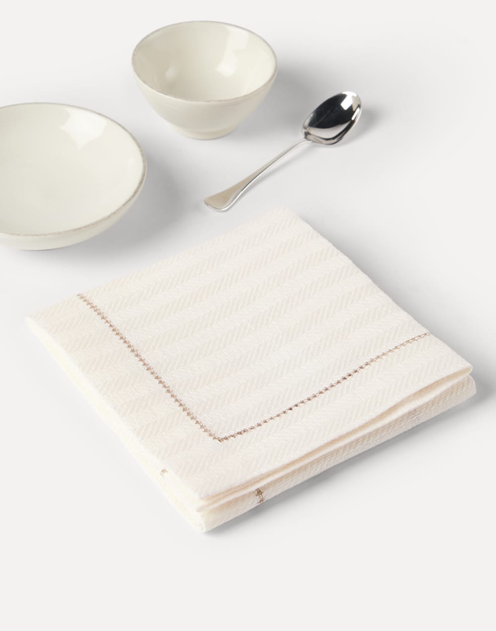 Chalk stripe linen 4-pc large napkins set Buff Lifestyle - Brunello Cucinelli