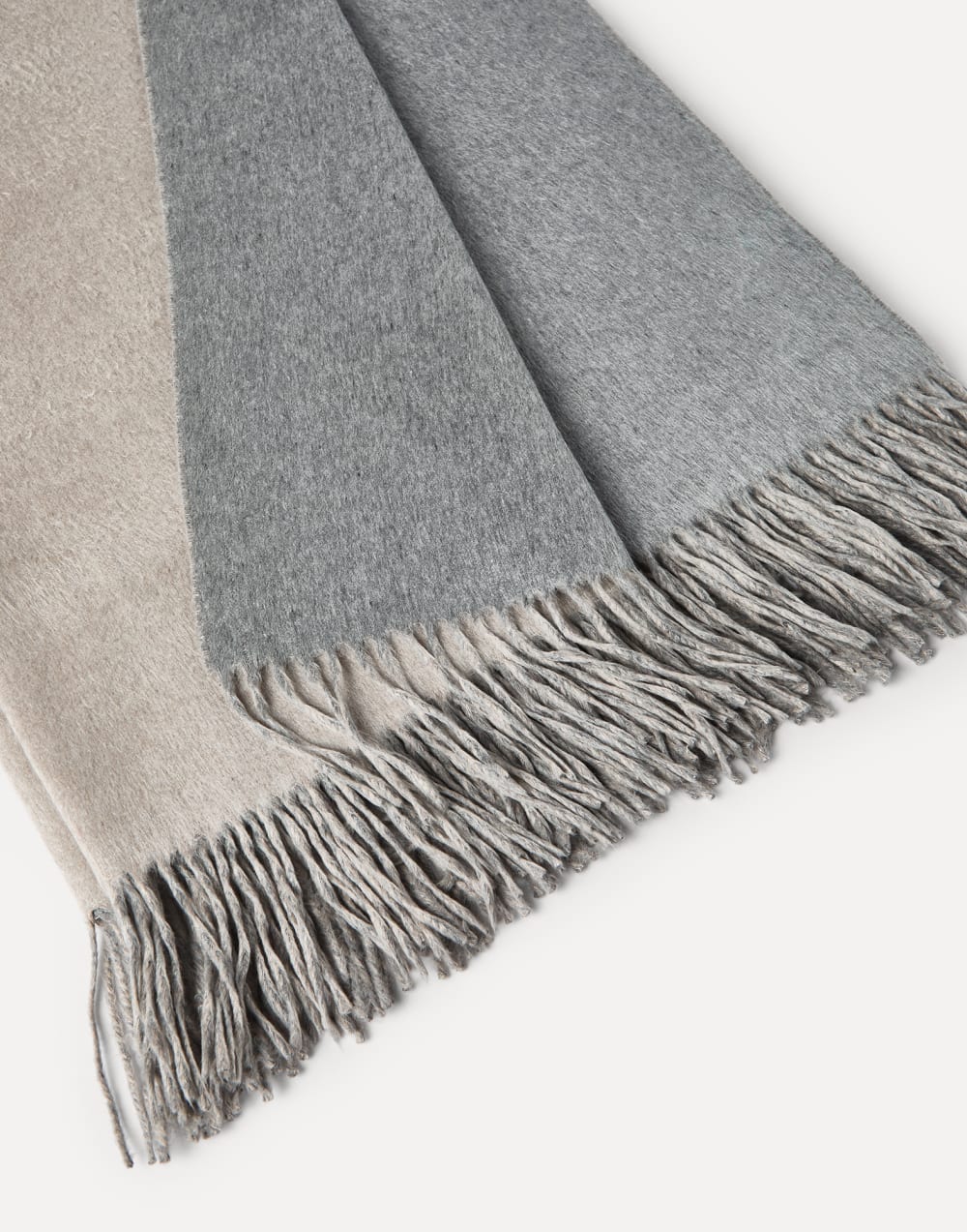 Silk double cloth throw Buff Lifestyle - Brunello Cucinelli