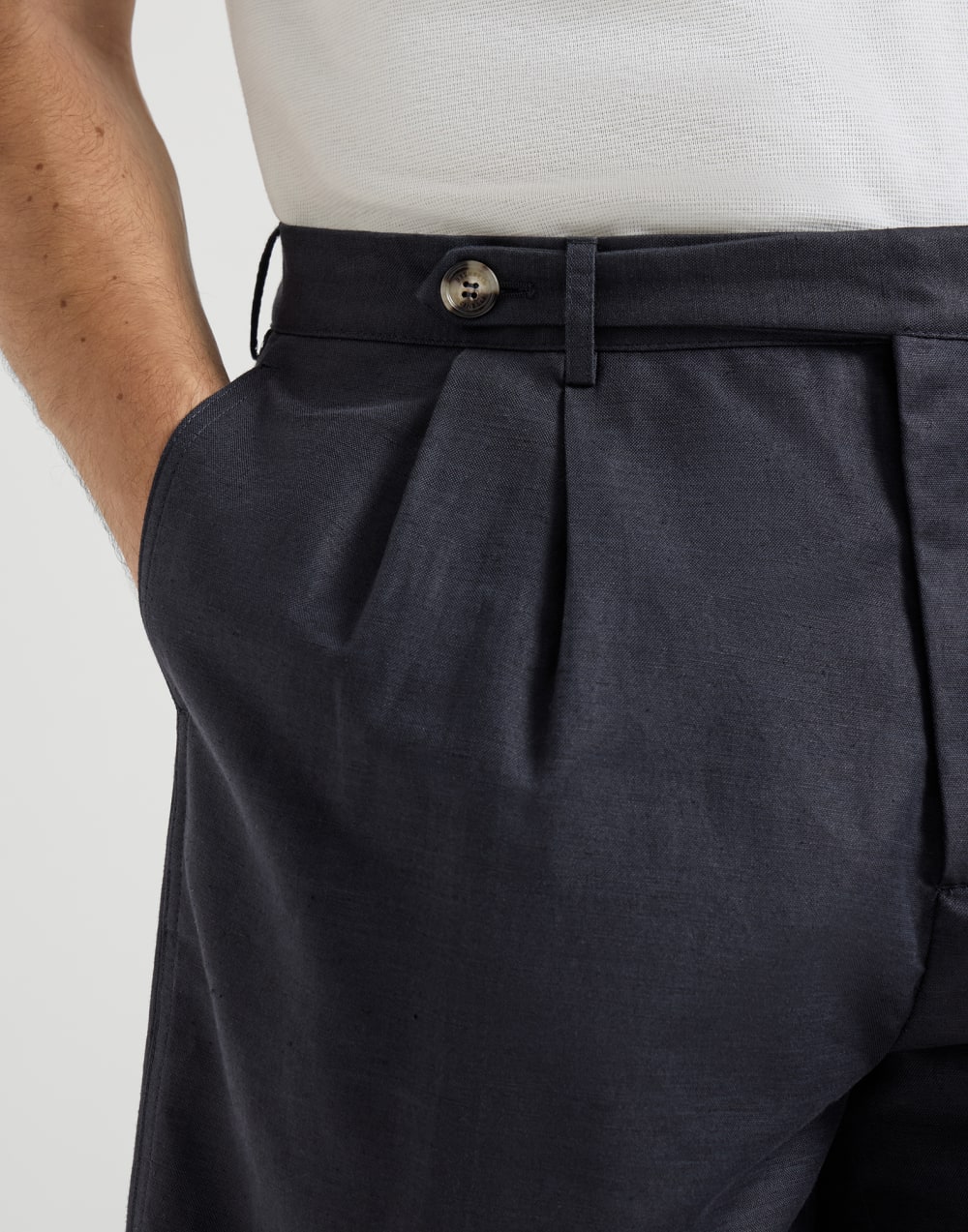 Bermuda shorts with pleats Navy Blue Man - Brunello Cucinelli