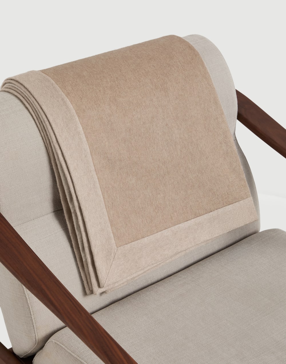 Cashmere throw with contrasting border Beige Lifestyle - Brunello Cucinelli
