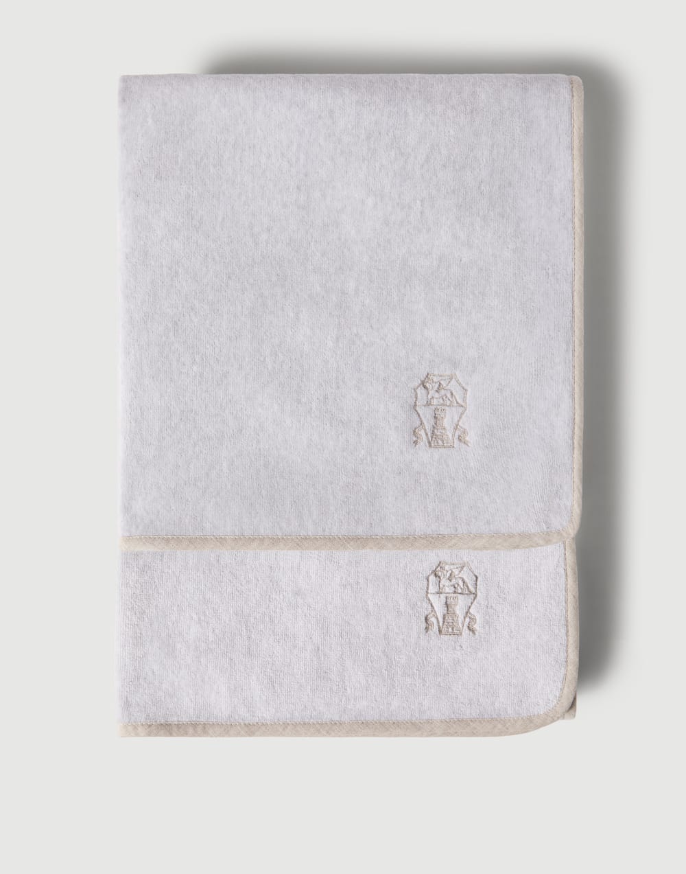 2-piece terrycloth towel set Light Grey Lifestyle - Brunello Cucinelli