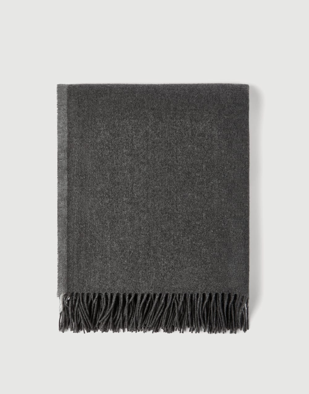Cashmere throw Dark Grey Lifestyle - Brunello Cucinelli