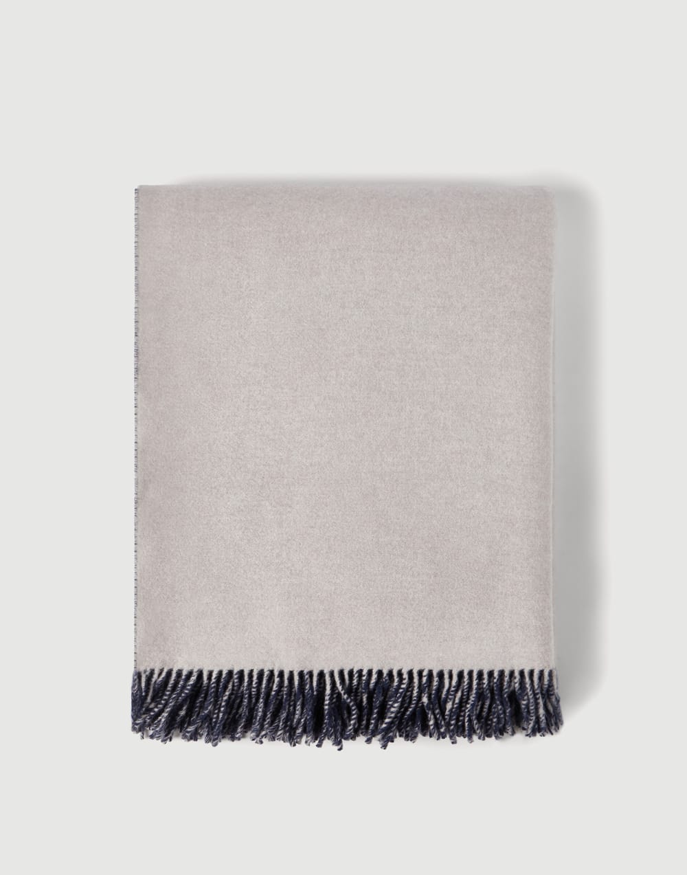 Cashmere double cloth throw Buff Lifestyle - Brunello Cucinelli