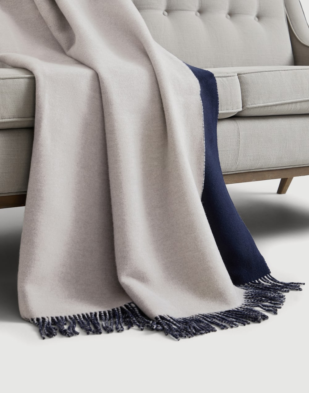 Cashmere double cloth throw Buff Lifestyle - Brunello Cucinelli
