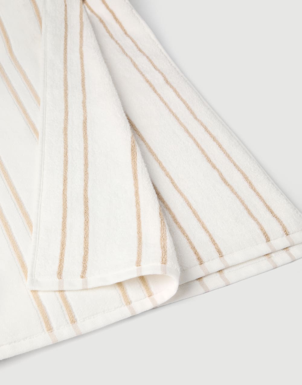 Striped terrycloth towel Beige Lifestyle - Brunello Cucinelli