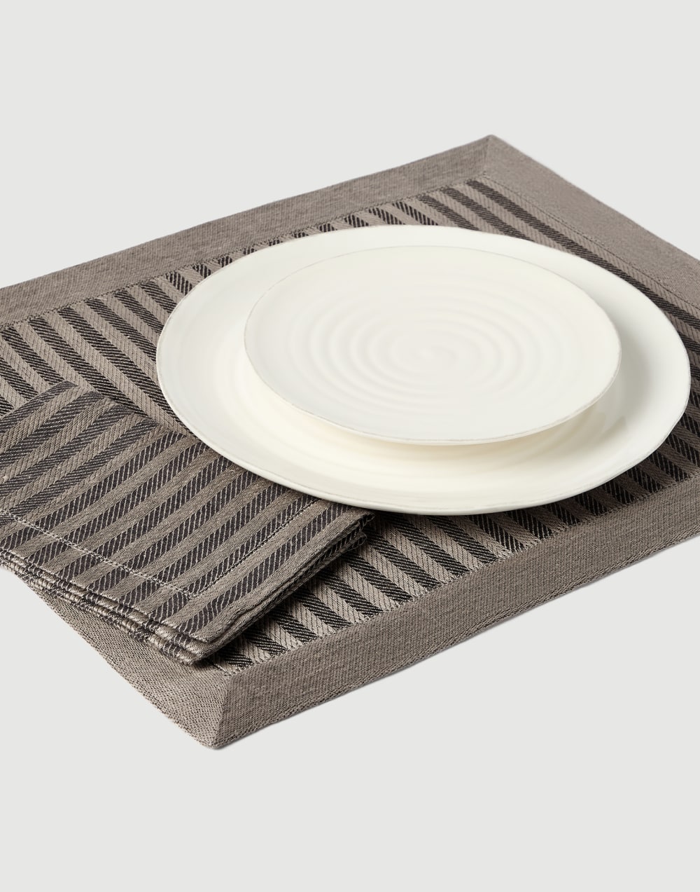 Chalk stripe linen placemat and napkin set Dark Military Lifestyle - Brunello Cucinelli