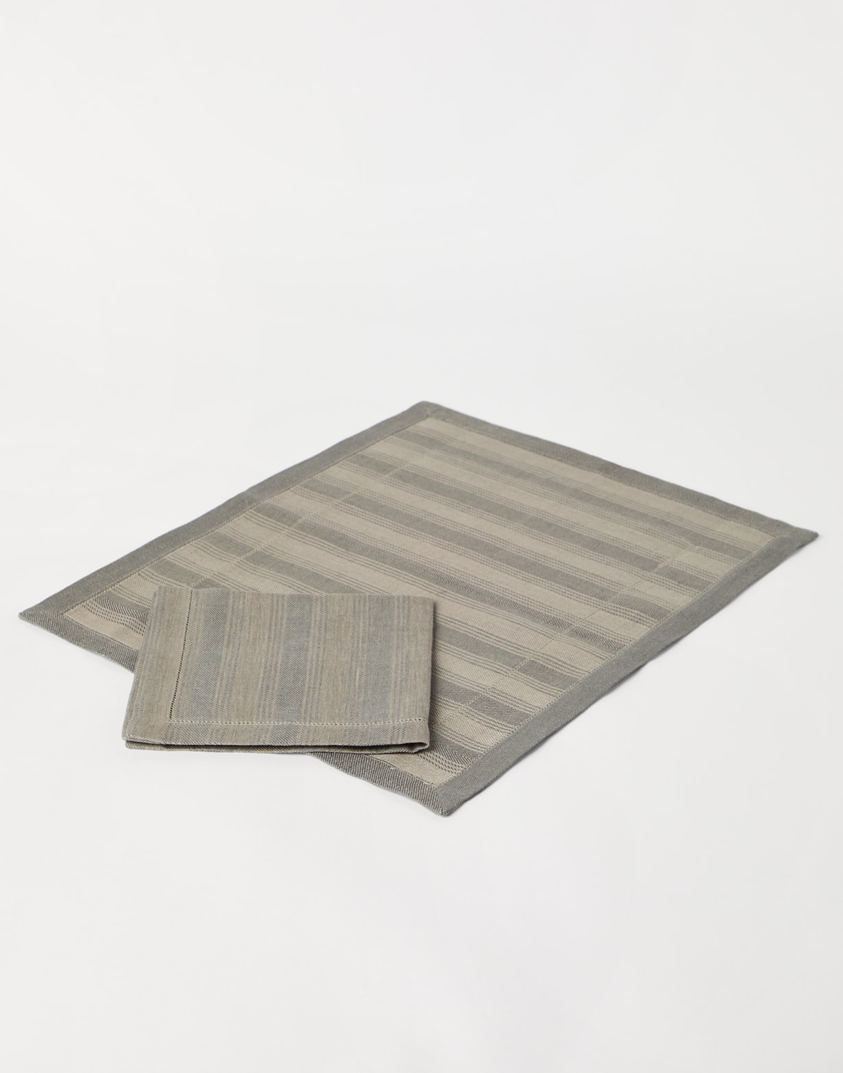 Placemat and napkin set Medium Grey Lifestyle - Brunello Cucinelli
