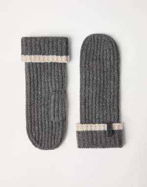 タイツ・ソックス BRUNELLO CUCINELLI Woman Socks Beige M9A946009 CGB39 Socks and other accessories for women | Brunello Cucinelli