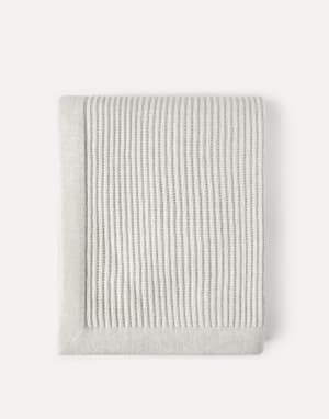 ホームデコレーションに最適な上掛け、ブランケット | Brunello Cucinelli