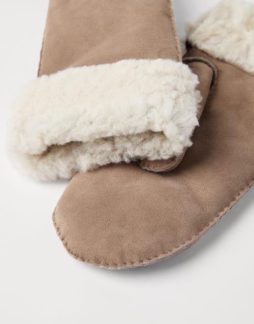 Fuzzy shearling mittens Hazelnut Woman - Brunello Cucinelli