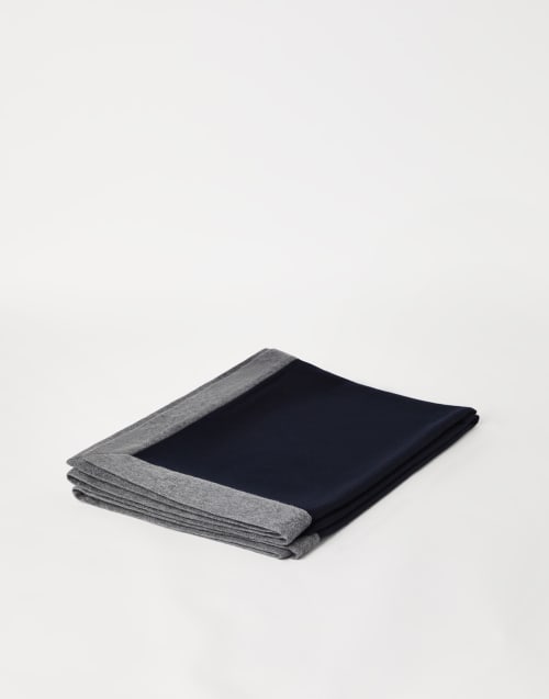 ホームデコレーションに最適な上掛け、ブランケット | Brunello Cucinelli