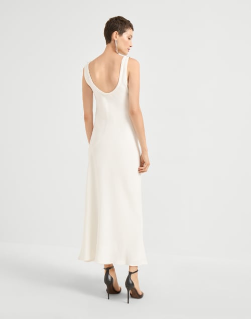 女性用カジュアルドレス、イブニングドレス、ジャンプスーツ