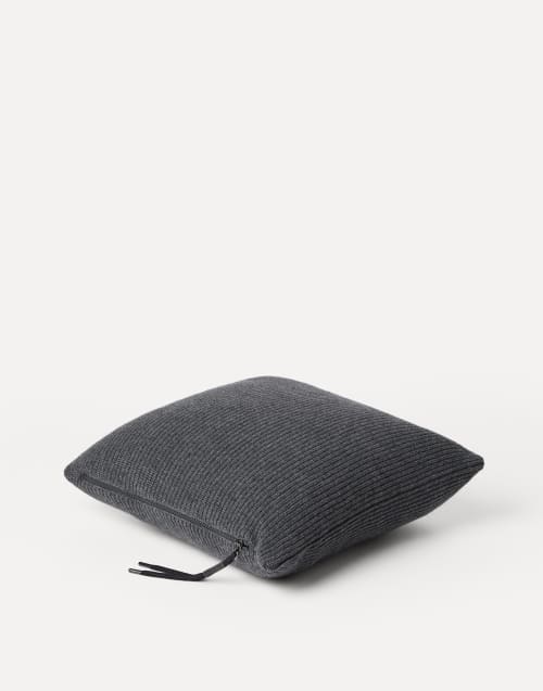 タグあり】ブルネロクチネリ クッション タグあり】ブルネロクチネリ