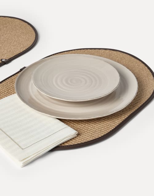 Table decorations: view all dining accessories | Brunello Cucinelli