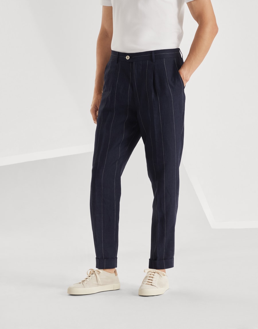 Leisure fit trousers with pleats Navy Blue Man - Brunello Cucinelli