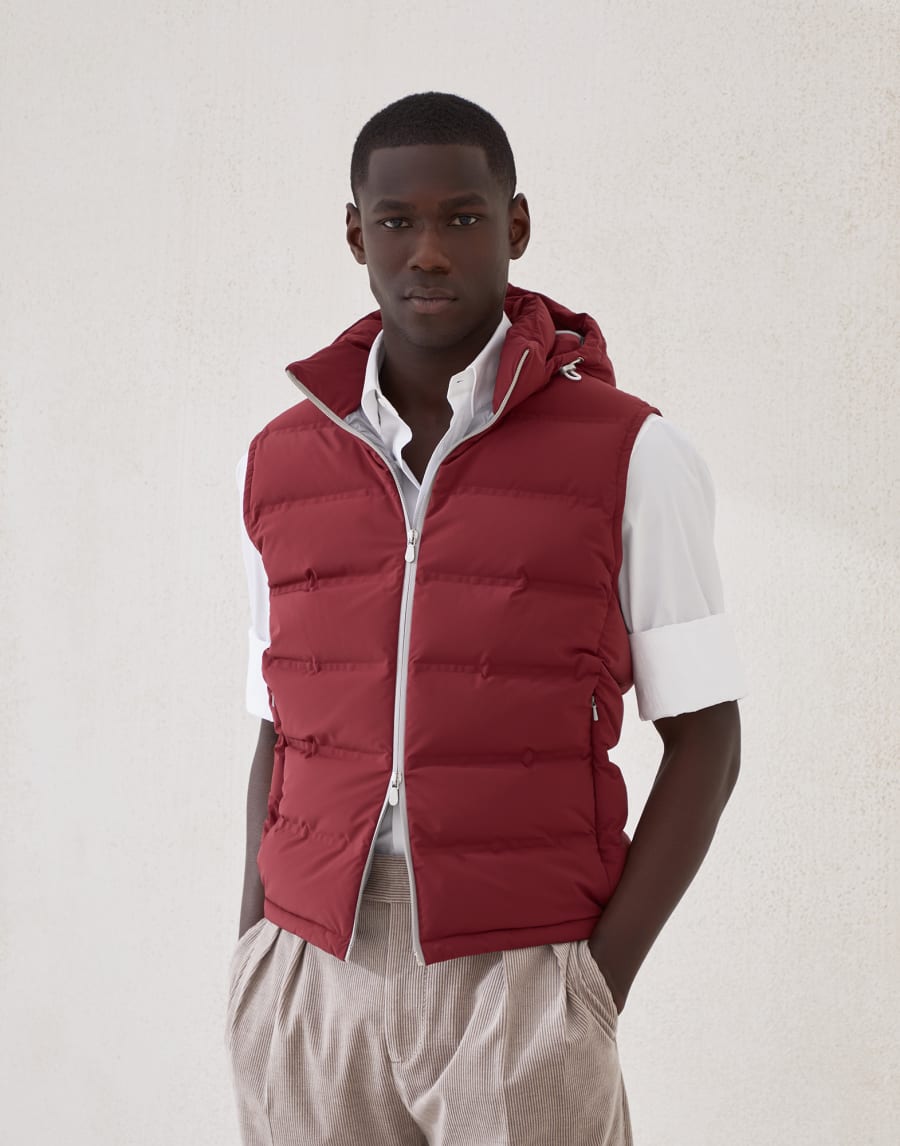 タフタ ダウンベスト ガーネット メンズ - Brunello Cucinelli