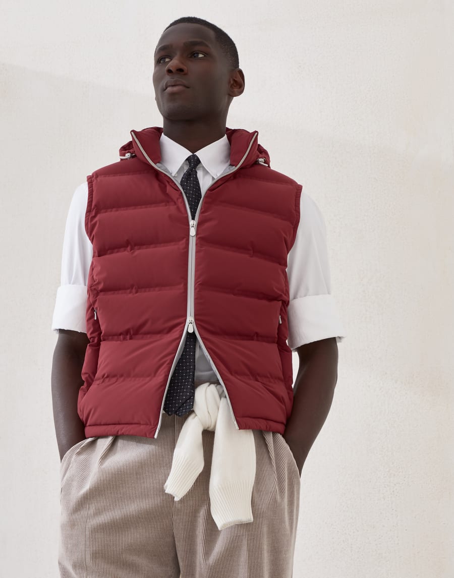 タフタ ダウンベスト ガーネット メンズ - Brunello Cucinelli