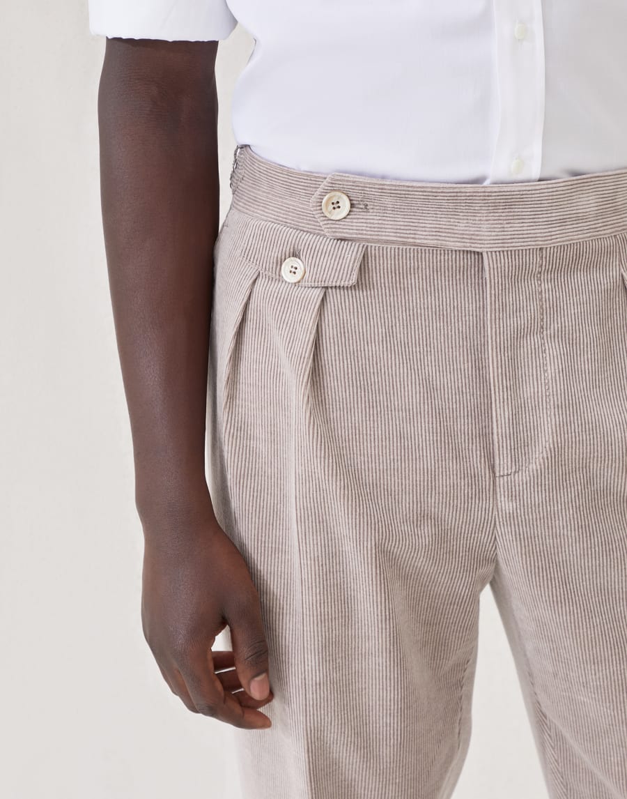 Pantalón con pinzas dobles y hebillas Corteza Hombre - Brunello Cucinelli