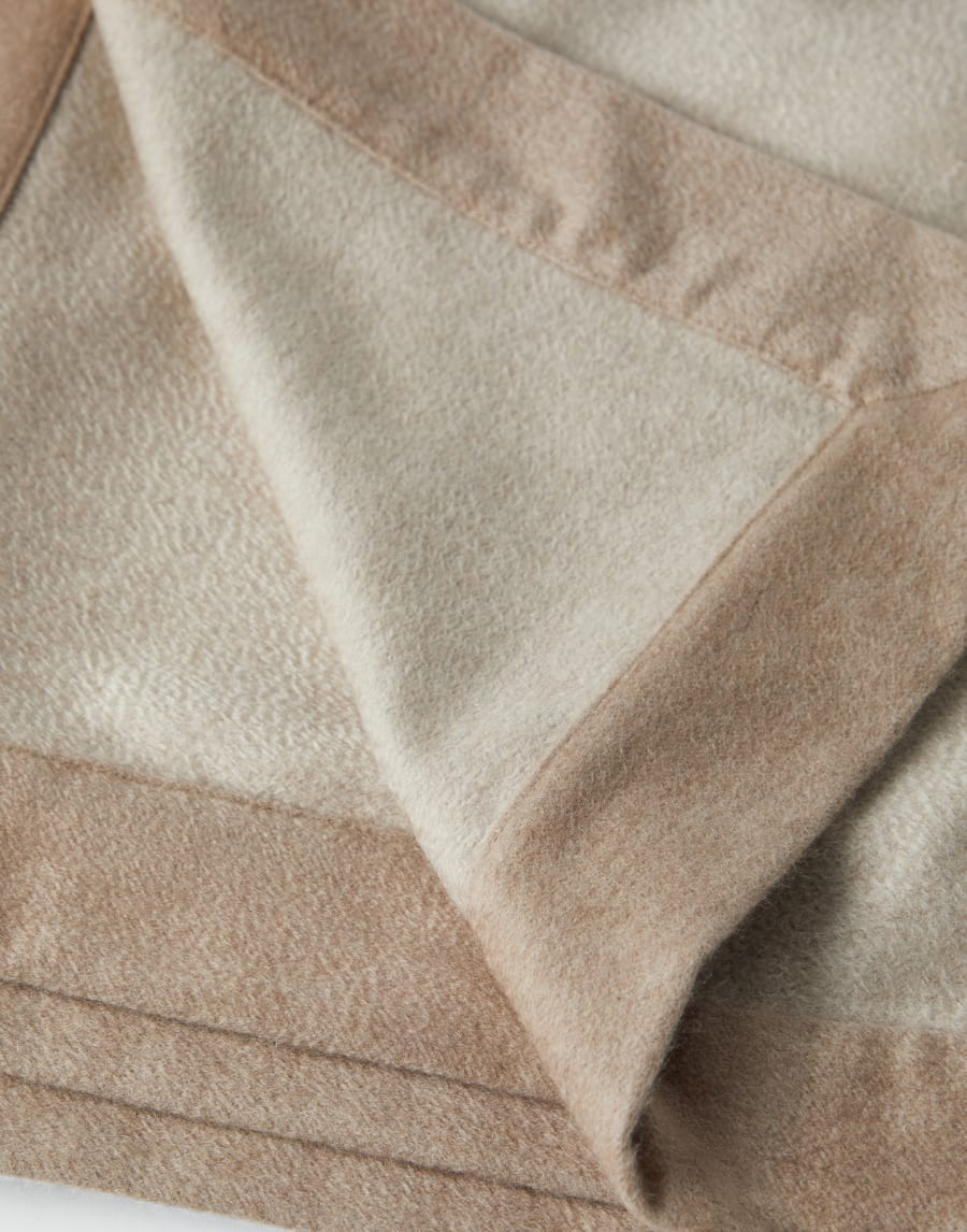 Cashmere throw with contrasting border Beige Lifestyle - Brunello Cucinelli