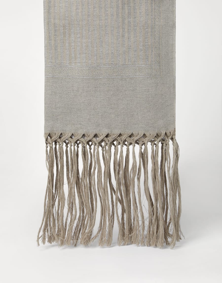 Chevron towel Medium Grey Lifestyle - Brunello Cucinelli