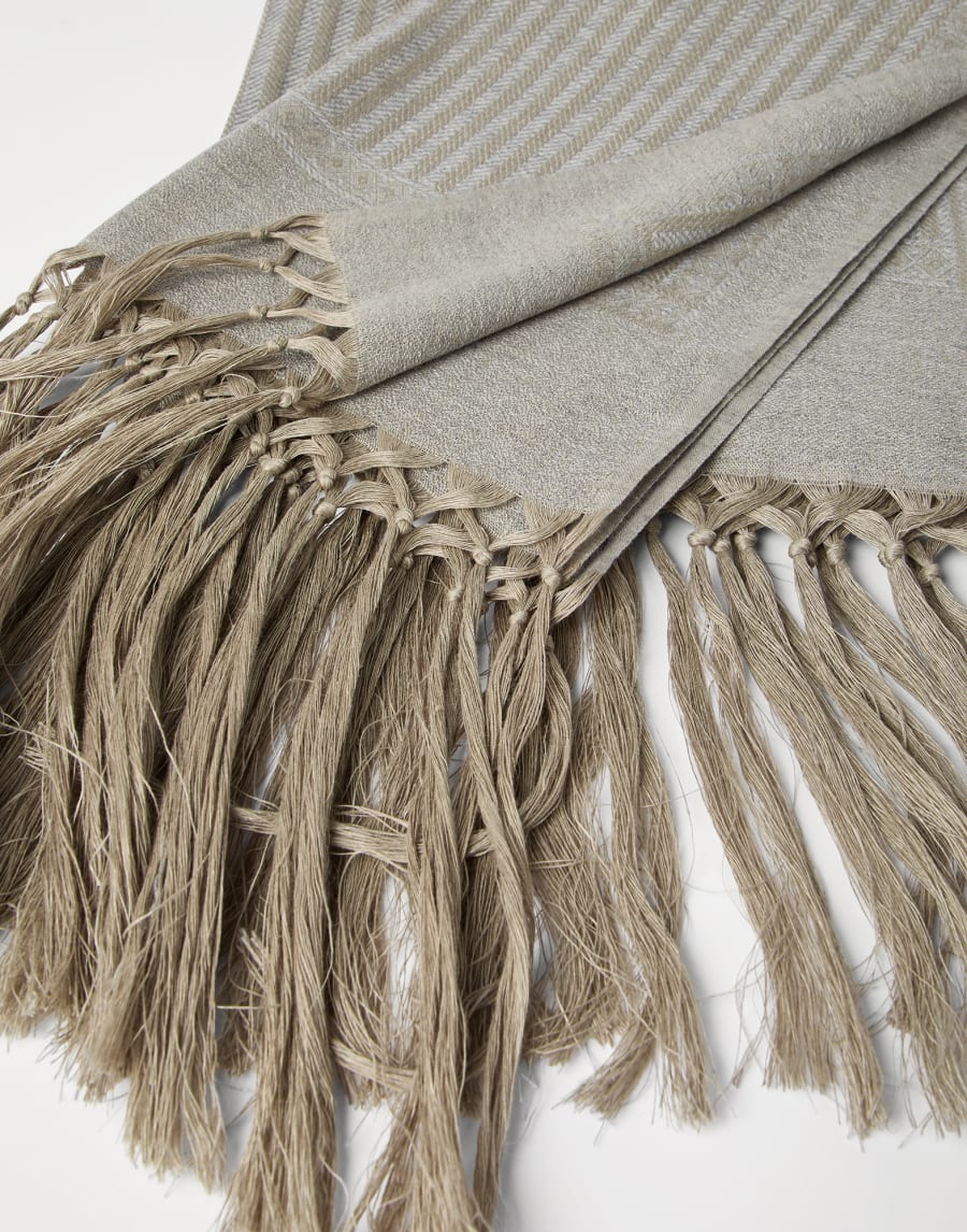 Pair of chevron towels Medium Grey Lifestyle - Brunello Cucinelli