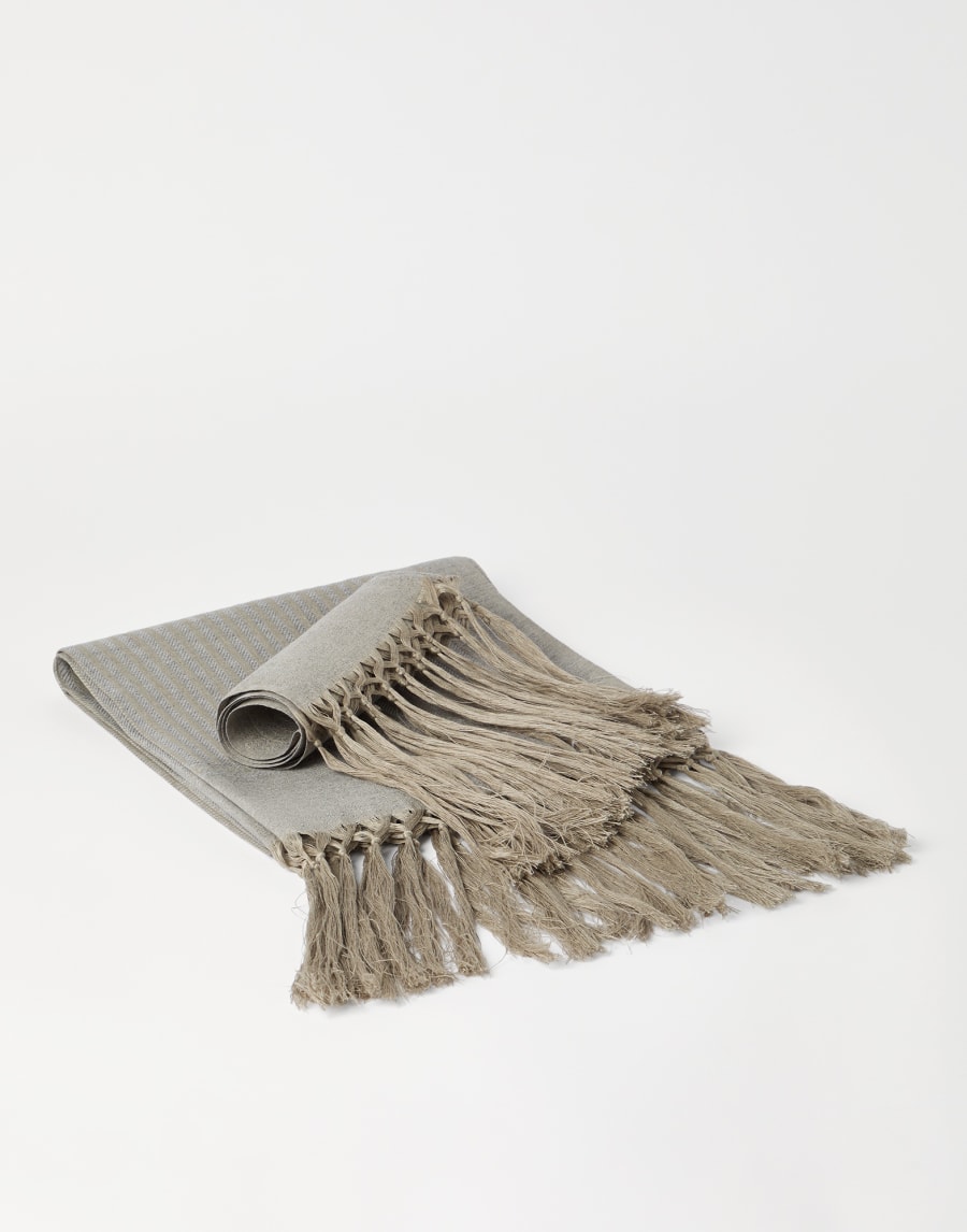 Pair of chevron towels Medium Grey Lifestyle - Brunello Cucinelli