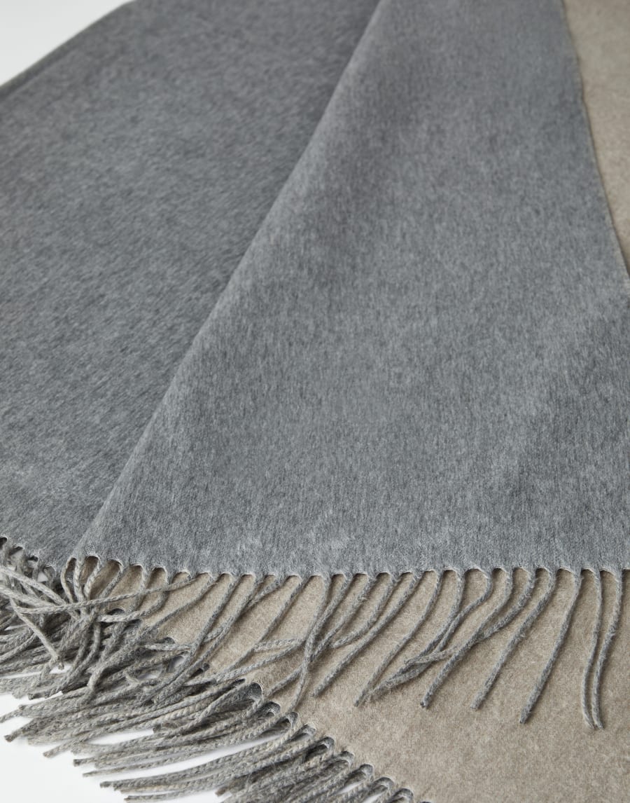Silk double cloth throw Cool Beige Lifestyle - Brunello Cucinelli