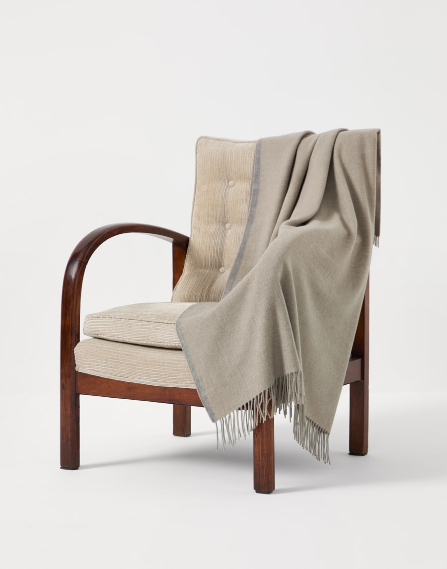 カシミヤブランケット ブラウン ライフスタイル - Brunello Cucinelli