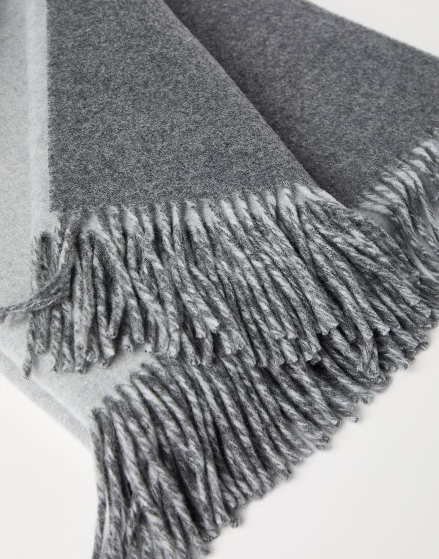 Cashmere double cloth throw Medium Grey Lifestyle - Brunello Cucinelli