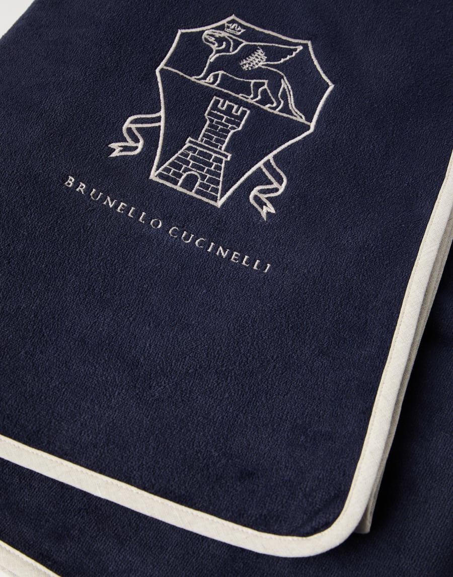 Terrycloth towel Navy Blue Lifestyle - Brunello Cucinelli