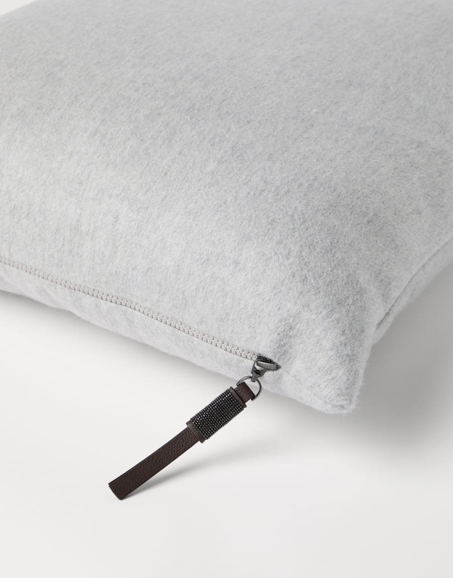 大号羊绒呢靠枕 浅灰 生活风格 - Brunello Cucinelli