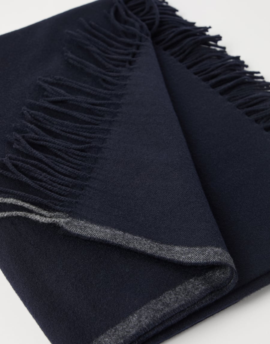 Cashmere throw Navy Blue Lifestyle - Brunello Cucinelli