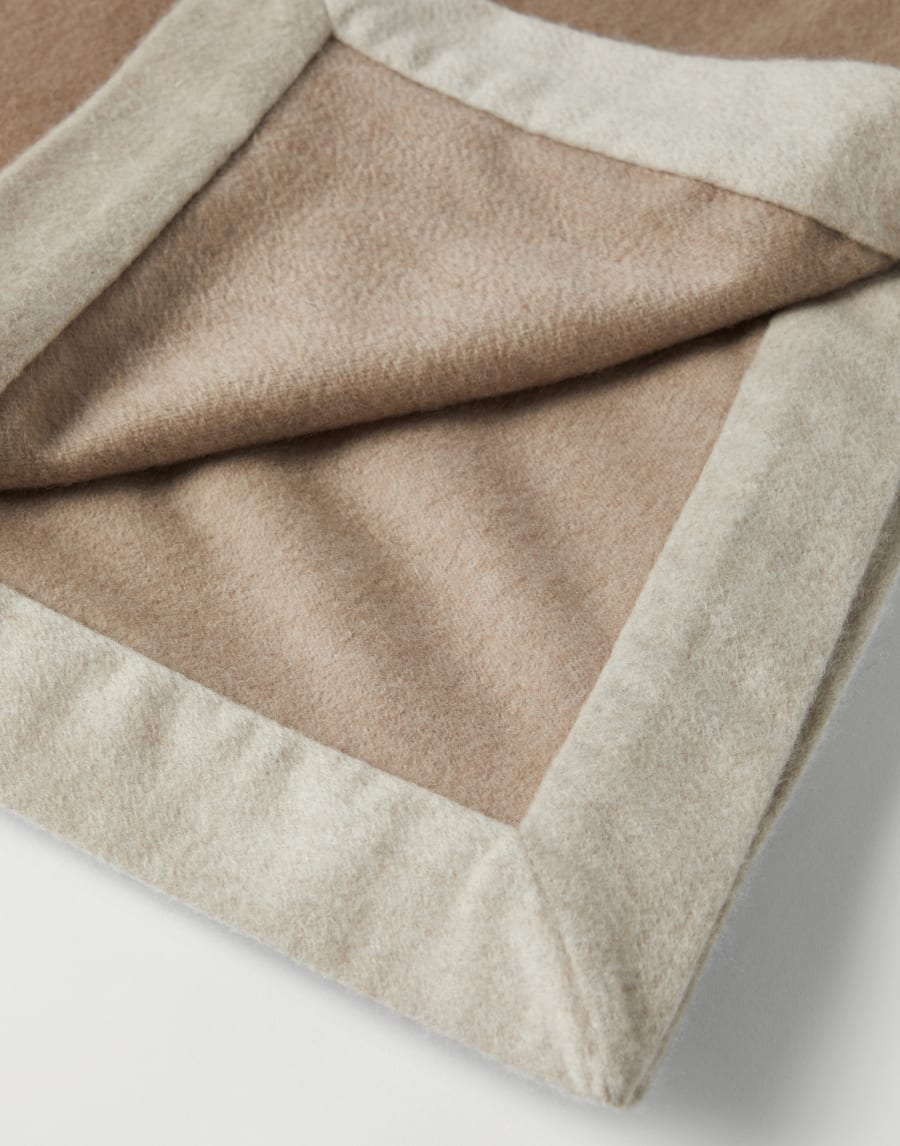 Cashmere throw with contrasting border Beige Lifestyle - Brunello Cucinelli