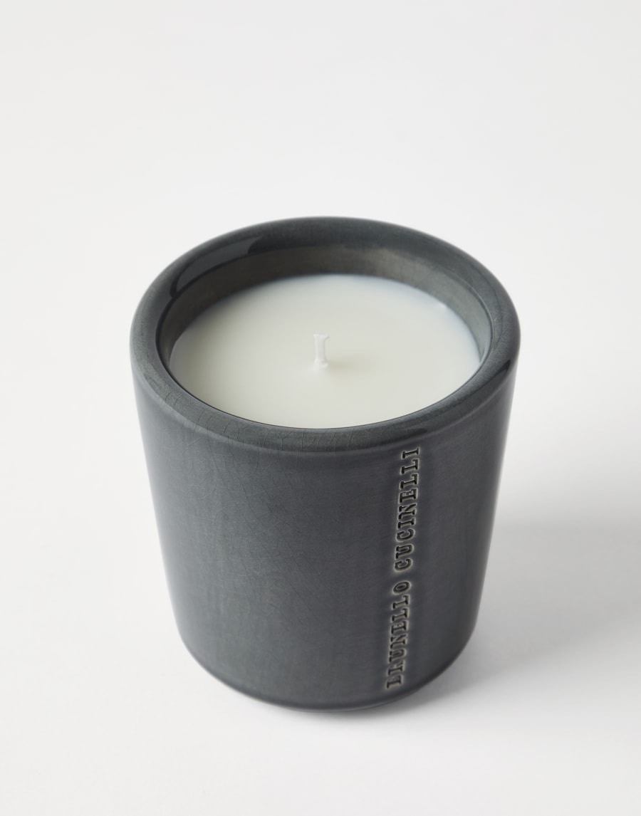 Candela in vaso craquelé Grigio Scuro Lifestyle - Brunello Cucinelli