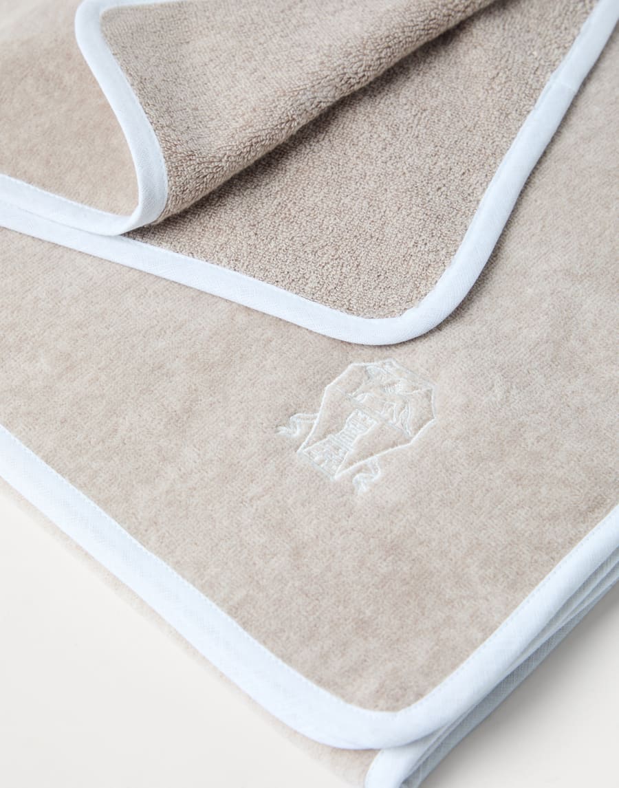 2-piece terrycloth towel set Beige Lifestyle - Brunello Cucinelli
