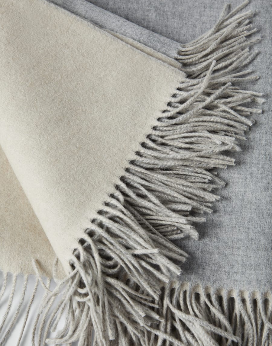 ダブルカシミヤ ライトウェイトブランケット グレー ライフスタイル - Brunello Cucinelli