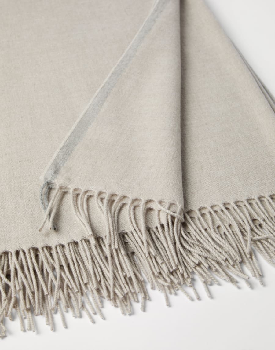 Cashmere throw Buff Lifestyle - Brunello Cucinelli