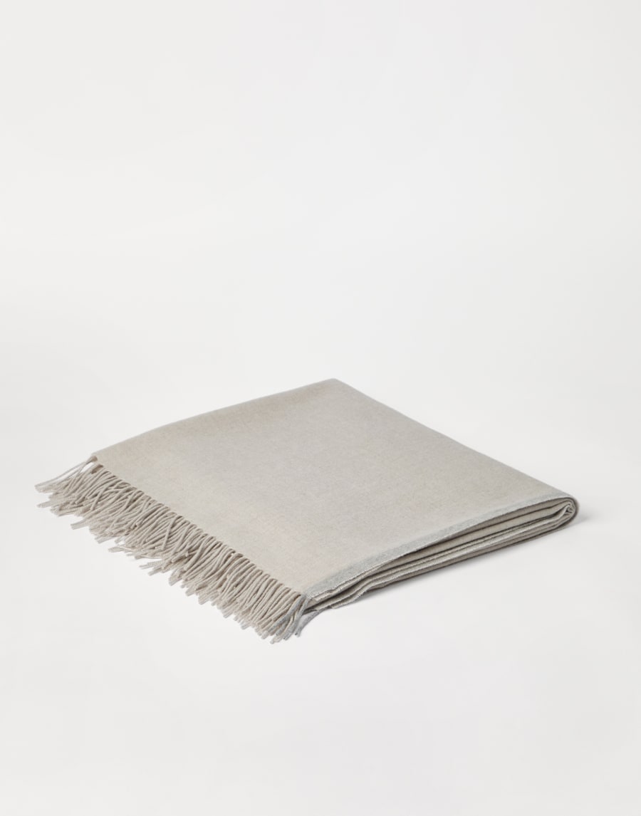 Cashmere throw Buff Lifestyle - Brunello Cucinelli