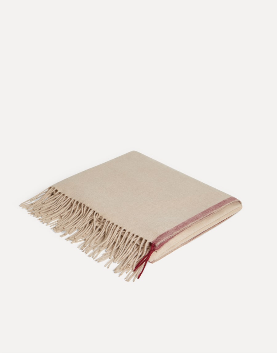 Cashmere throw Cool Beige Lifestyle - Brunello Cucinelli