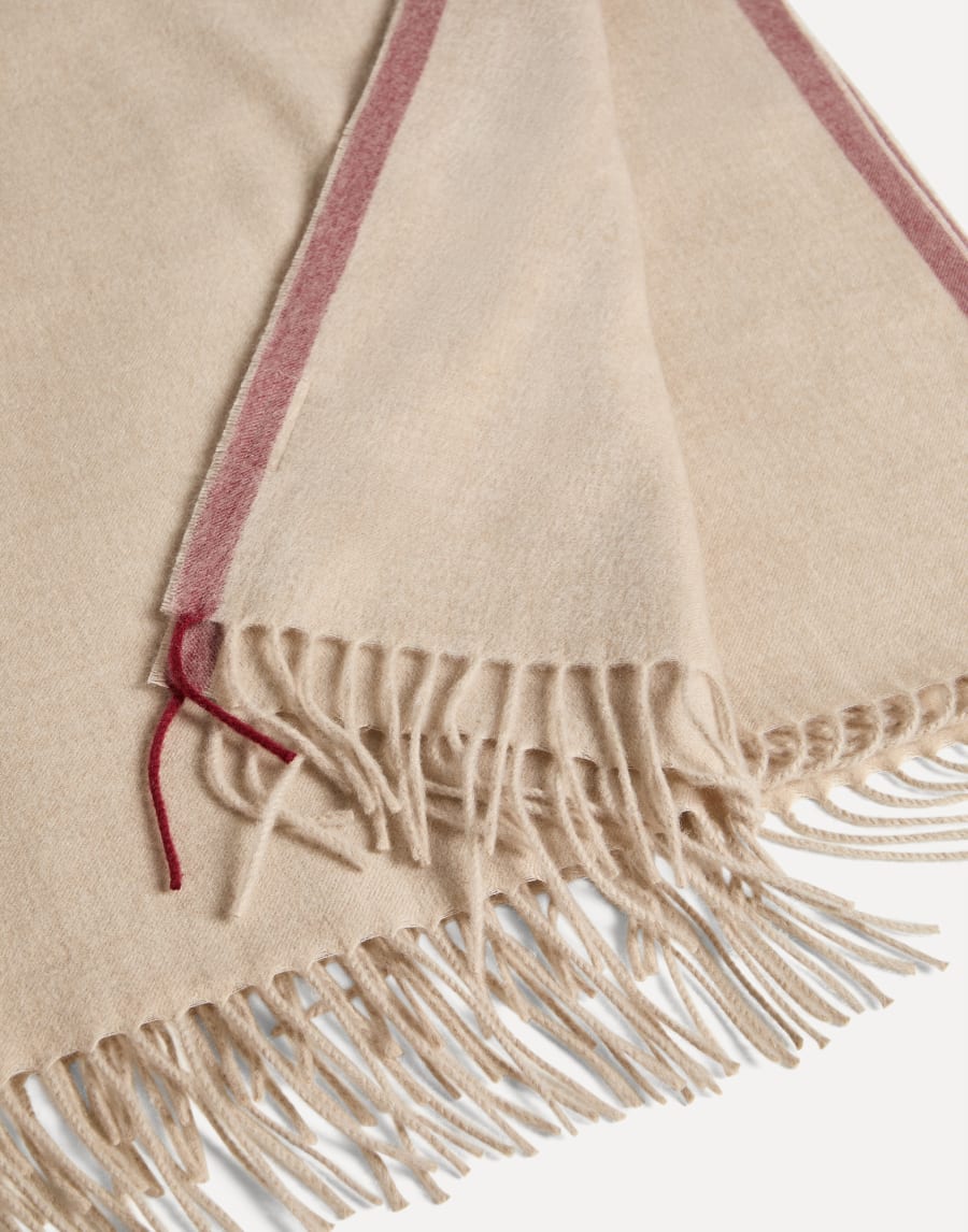 Cashmere throw Cool Beige Lifestyle - Brunello Cucinelli