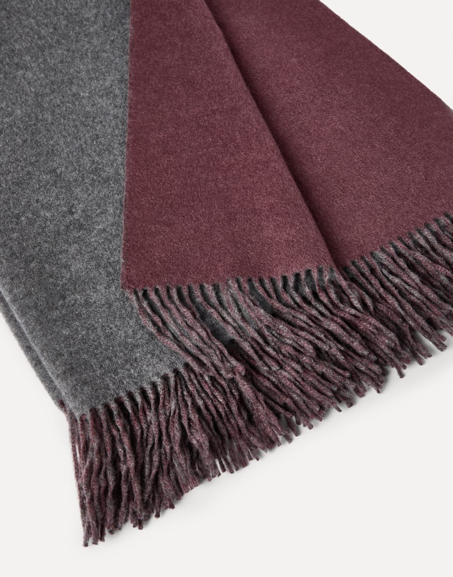 Manta ligera de cachemir doble Gris Medio Lifestyle - Brunello Cucinelli