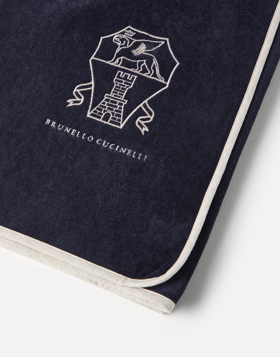 Terrycloth towel Navy Blue Lifestyle - Brunello Cucinelli